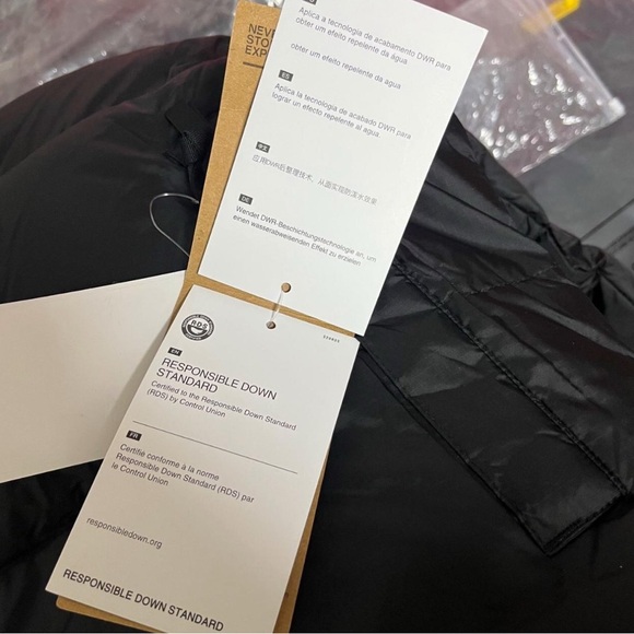 The North Face Black Puffer Retro Nuptse 700 Brand New With Tags - Picture 3 of 8